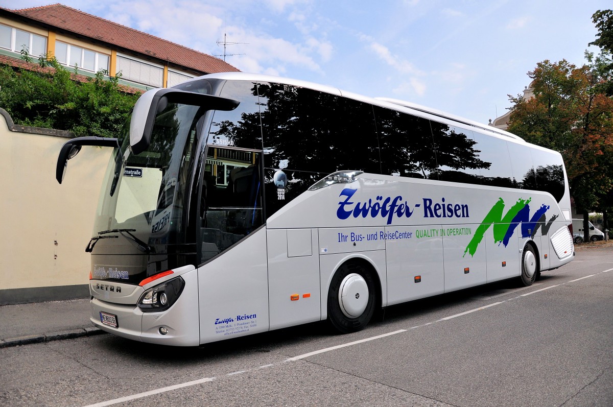 Setra 515 HD von Zw�lfer Reisen aus Nieder�sterreich am 27.7.2014 in Krems.
