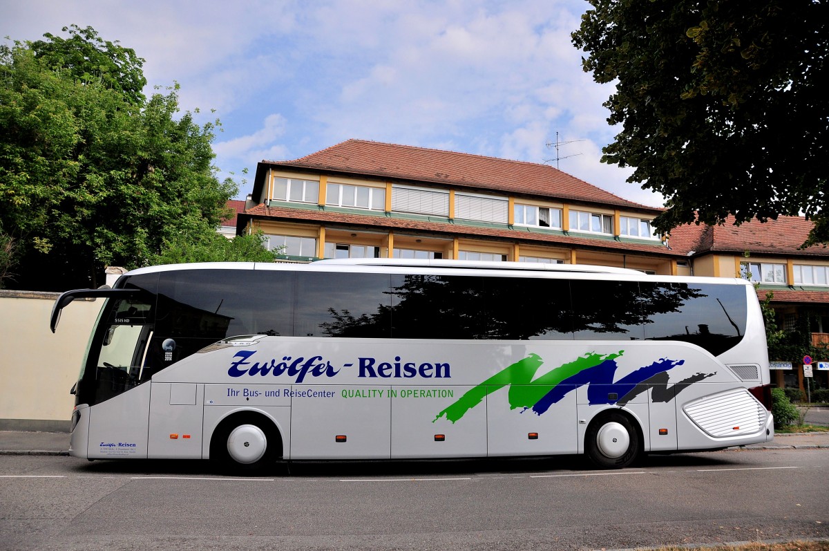Setra 515 HD von Zw�lfer Reisen aus Nieder�sterreich am 27.7.2014 in Krems.