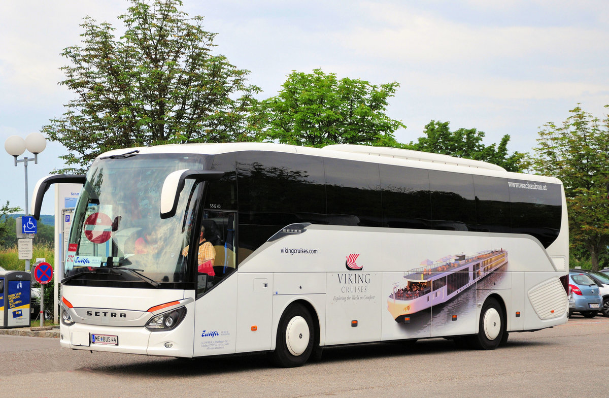 Setra 515 HD von Zw�lfer Reisen aus Nieder�sterreich in Krems gesehen.