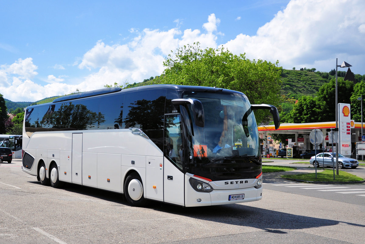 Setra 516 HD aus M�dling bei Wien in Krems gesehen.