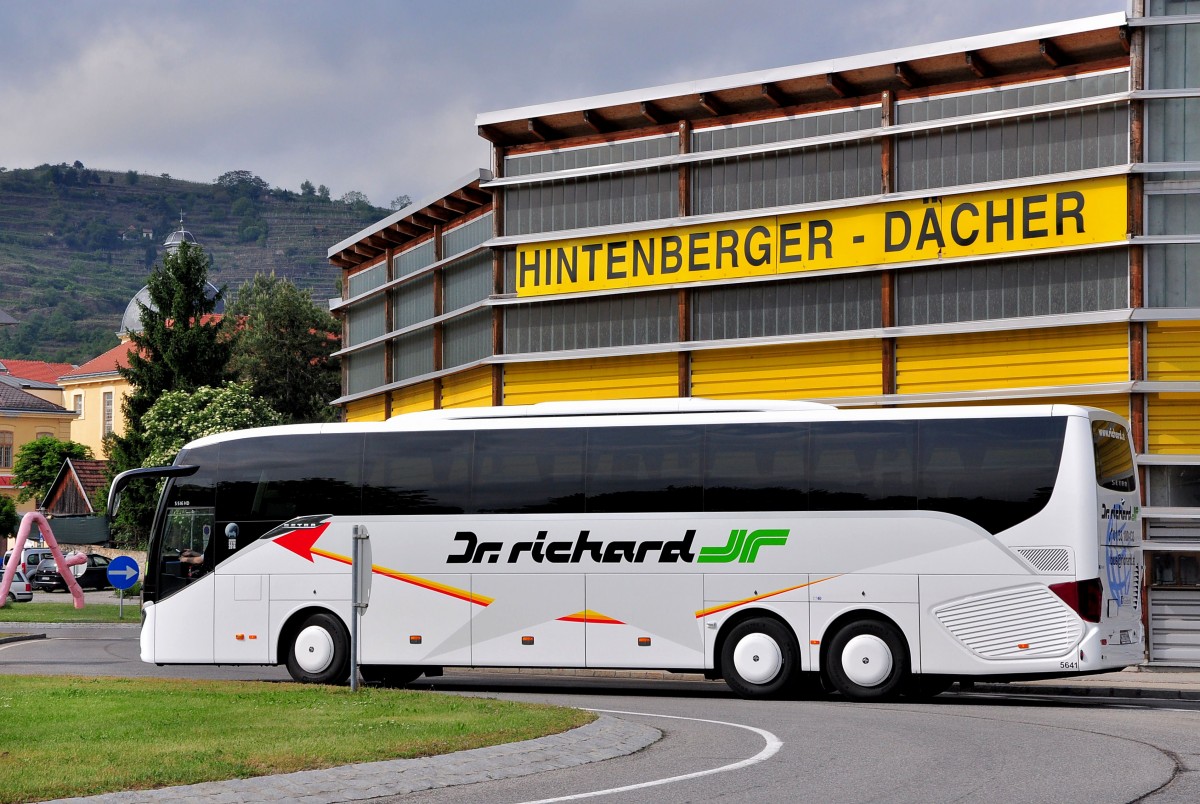 Setra 516 HD von Dr. Richard aus Wien am 18.Mai 2014 in Krems gesehen.