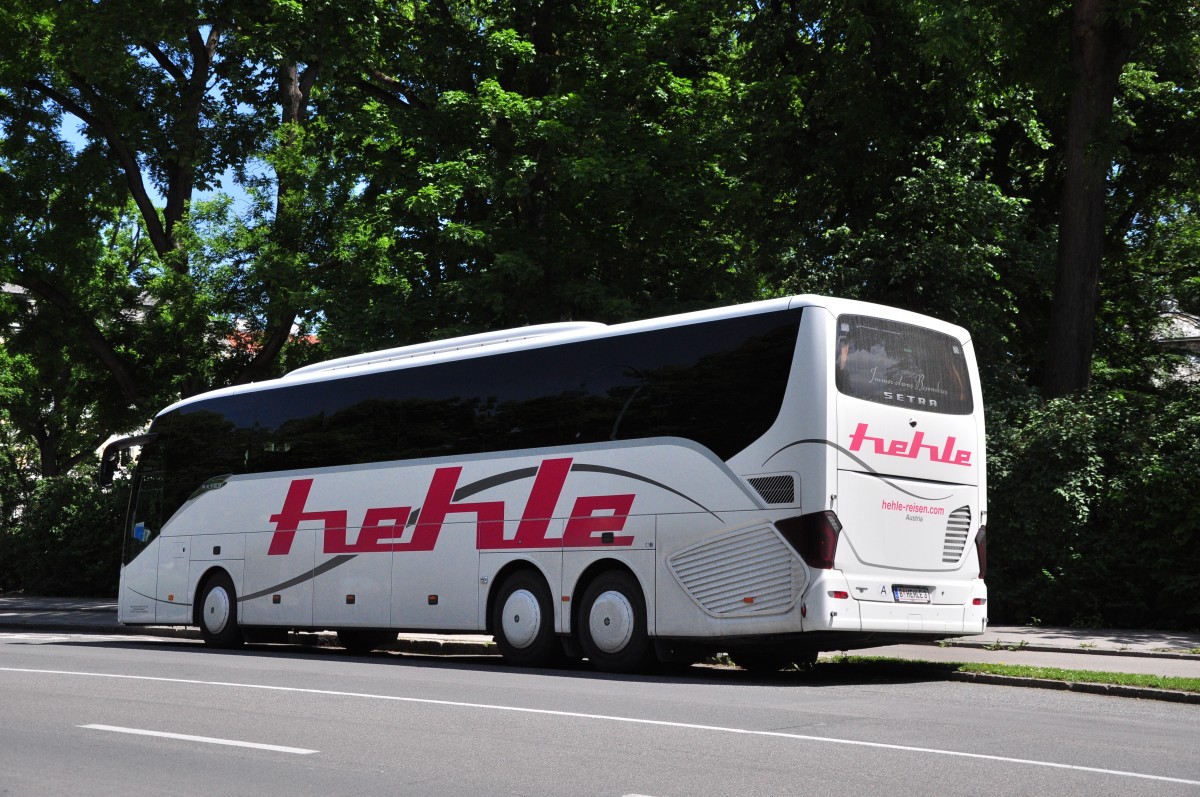 Setra 516 HD von HEHLE Reisen aus �sterreich im Mai 2015 in Krems gesehen.
