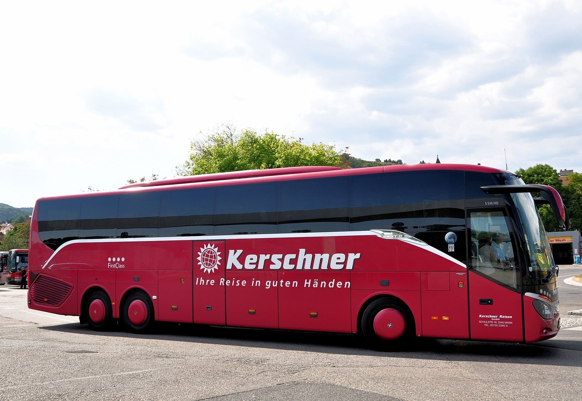 Setra 516 HD von Kerschner Reisen aus Nieder�sterreich in Krems unterwegs.