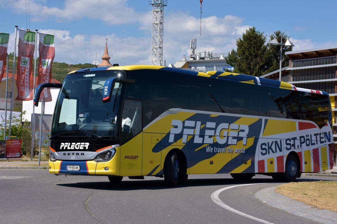Setra 516 HD von Pfleger Reisen aus Nieder�sterreich 06/2017 in Krems.