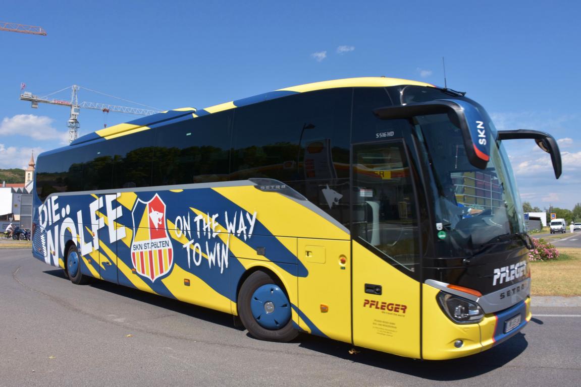 Setra 516 HD von Pfleger Reisen aus Nieder�sterreich 06/2017 in Krems.