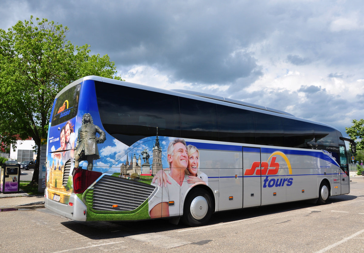 Setra 516 HD von SAB Tours aus Ober�sterreich in Krems gesehen.