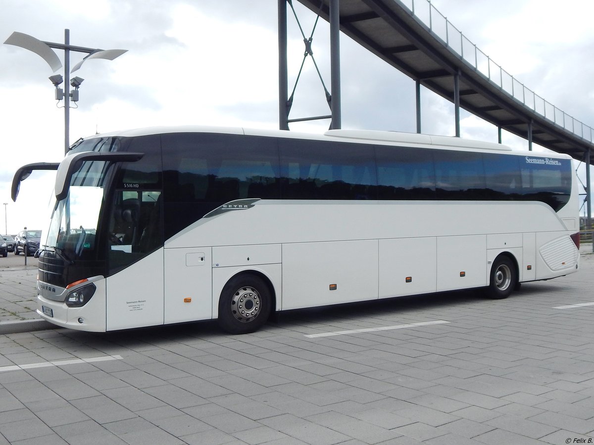 Setra 516 HD von Seemann-Reisen aus Deutschland (ex URB) im Stadthafen Sassnitz. 