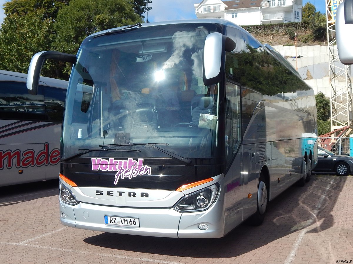 Setra 516 HD von Vokuhl Reisen aus Deutschland im Stadthafen Sassnitz. 