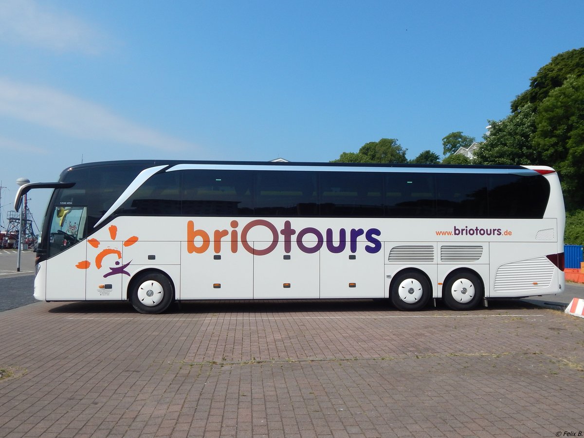 Setra 516 HDH von briOtours aus Deutschland im Stadthafen Sassnitz.