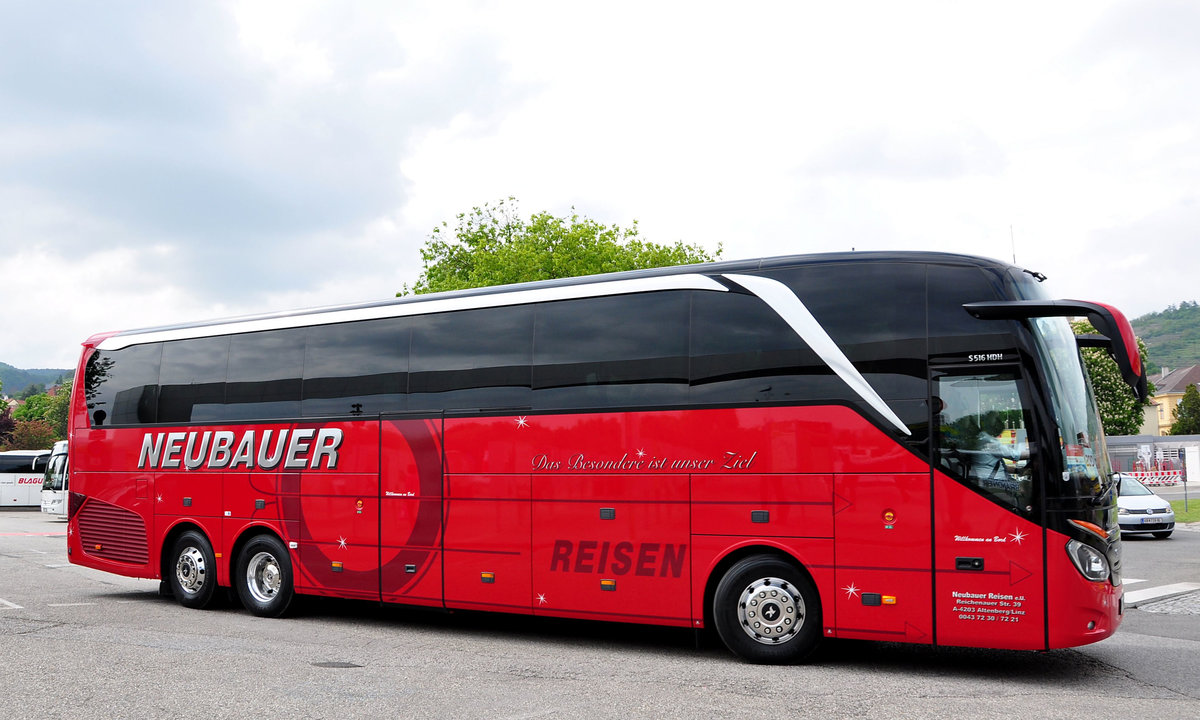 Setra 516 HDH von Neubauer Reisen aus �sterreich in Krems gesehen.