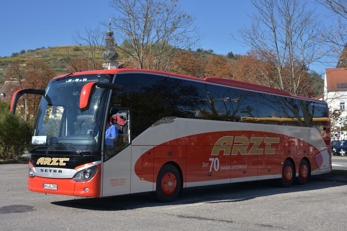 Setra 517 HD von ARZT Reisen aus der BRD 10/2017 in Krems.