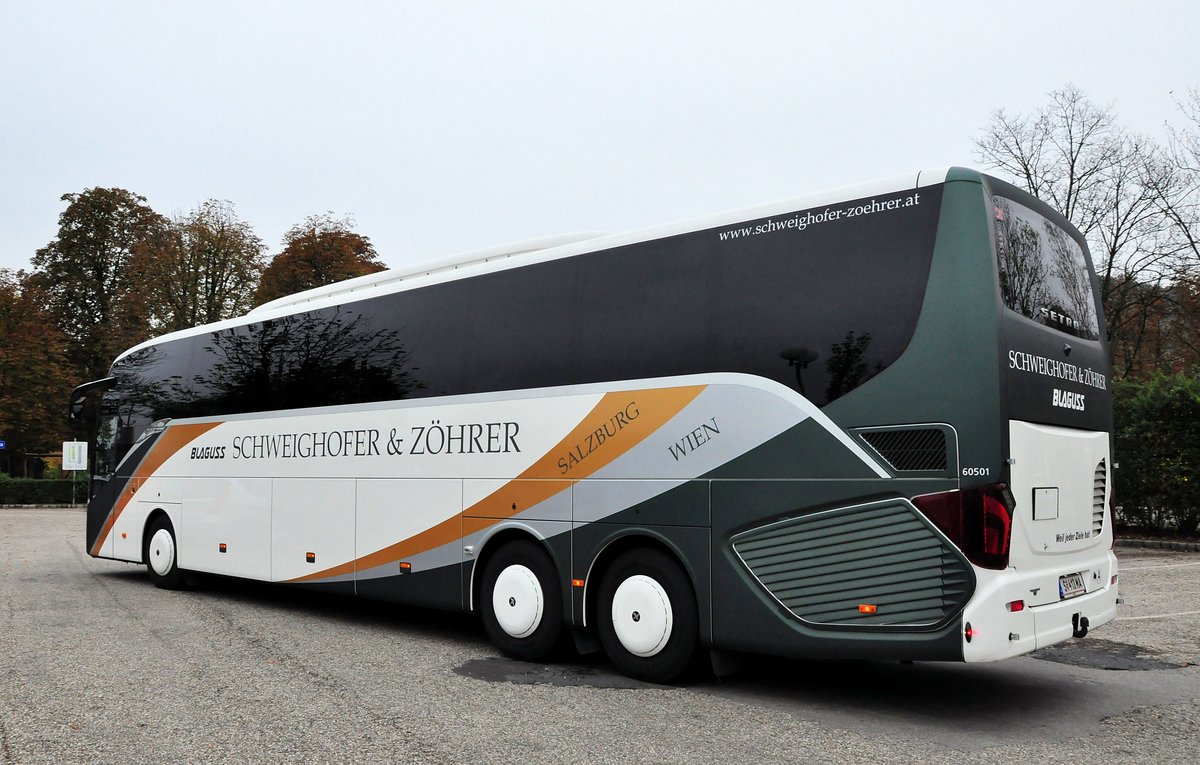 Setra 517 HD von Blaguss Reisen (ex Schweighofer & Z�hrer) aus Salzburg in Krems gesehen.