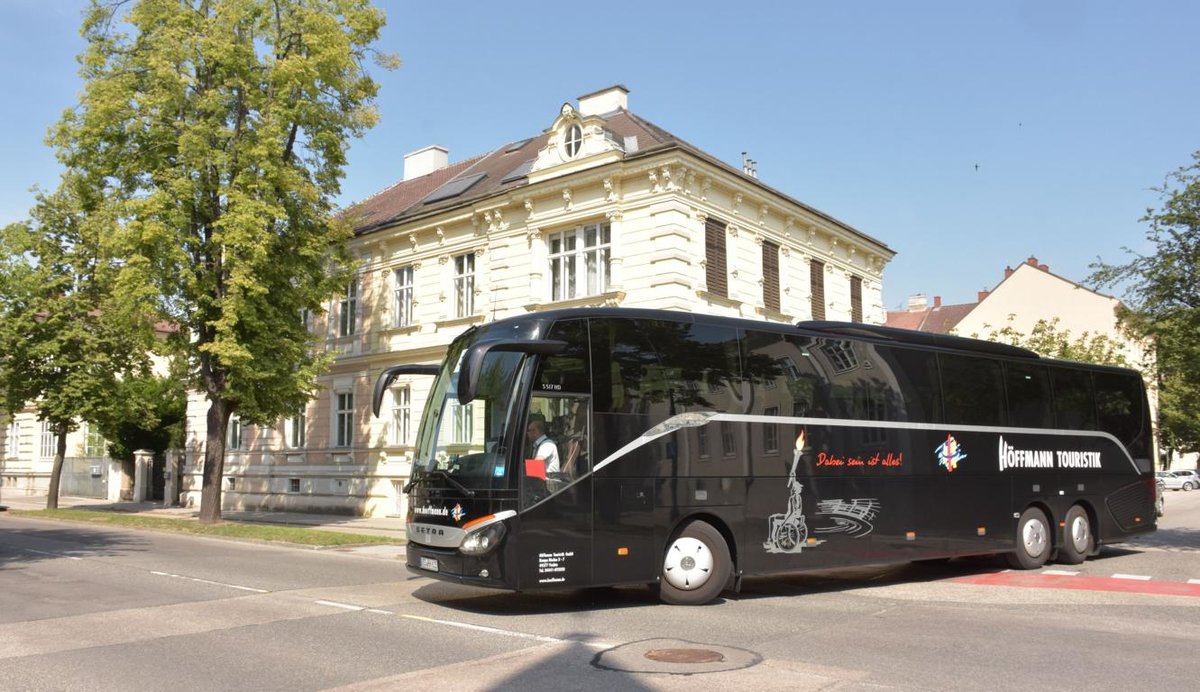 Setra 517 HD von H�ffmann Reisen aus der BRD 2018 in Krems.