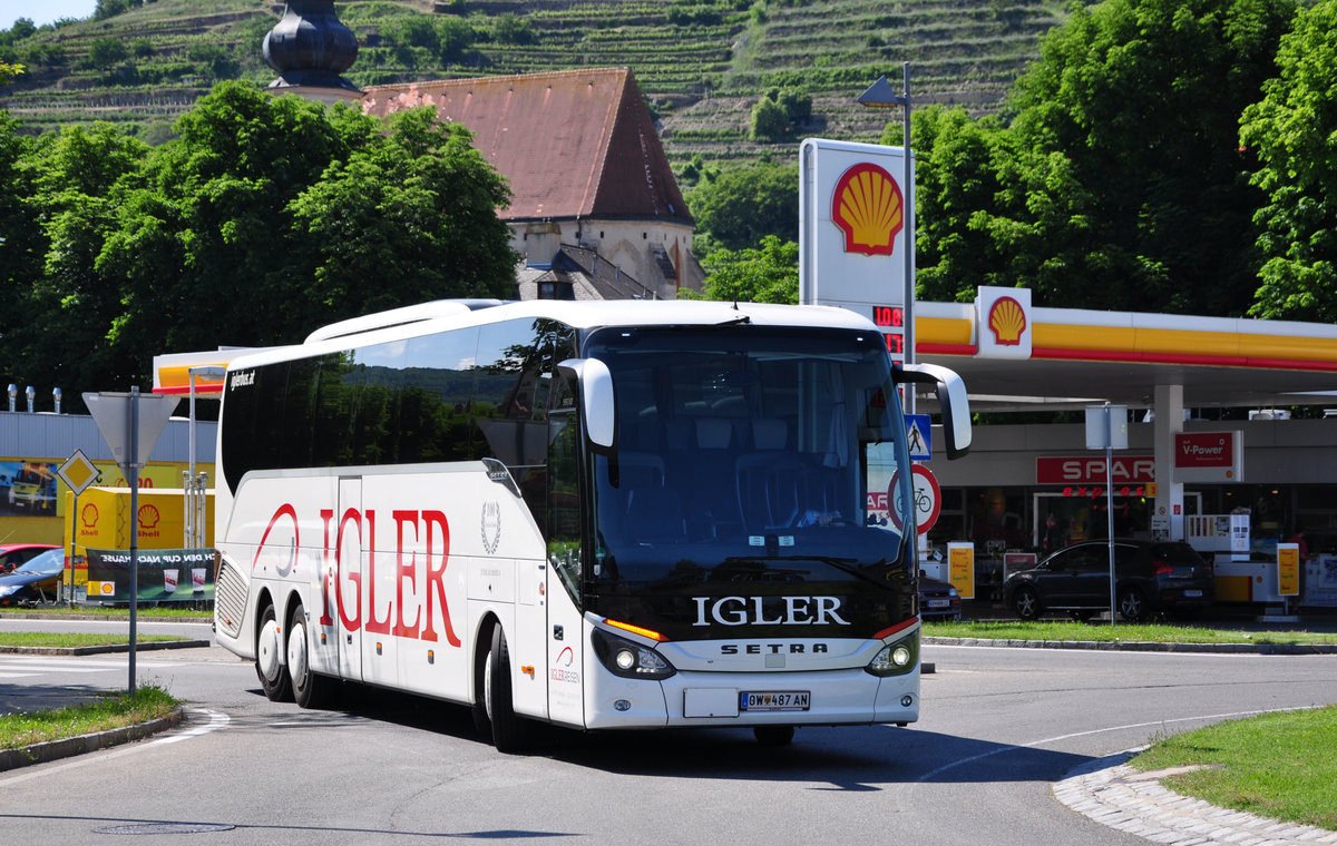 Setra 517 HD von IGLER Reisen aus �sterreich in Krems gesehen.