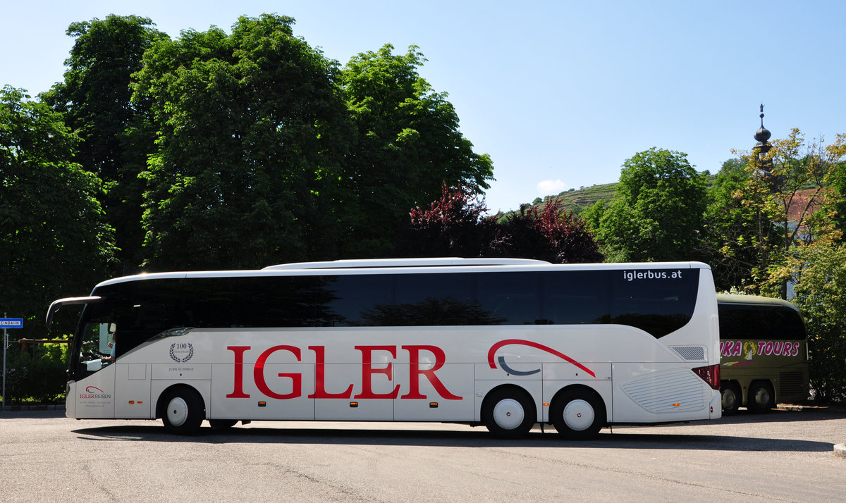 Setra 517 HD von IGLER Reisen aus �sterreich in Krems gesehen.