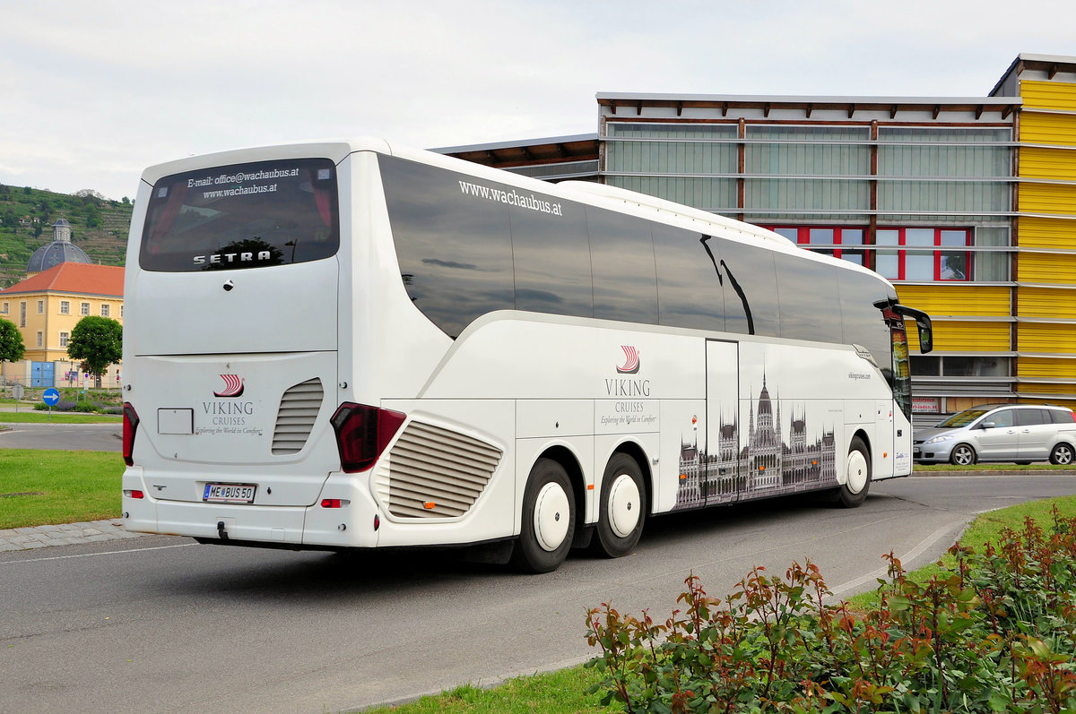 Setra 517 HD von Zw�lfer Reisen aus N.�. in Krems gesehen.