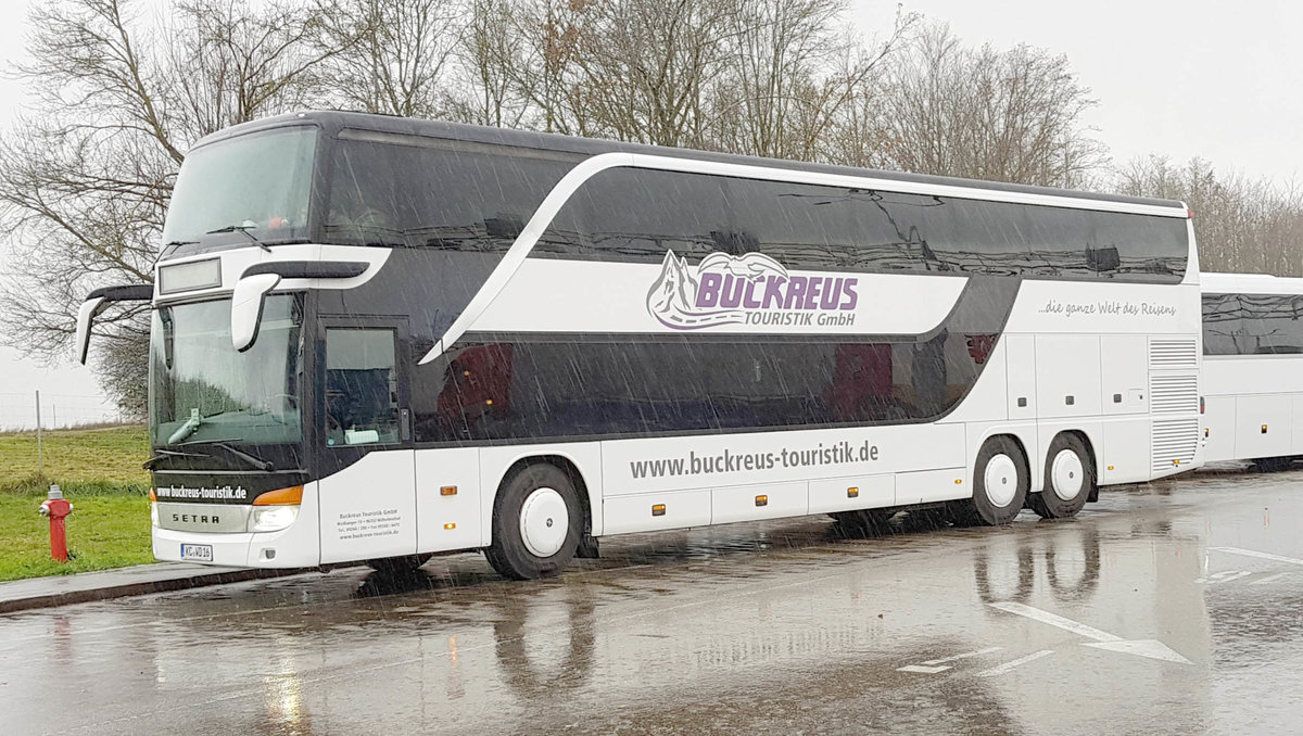 Setra von BUCKREUS-Touristik steht im November 2019 an der Rastst�tte Jura