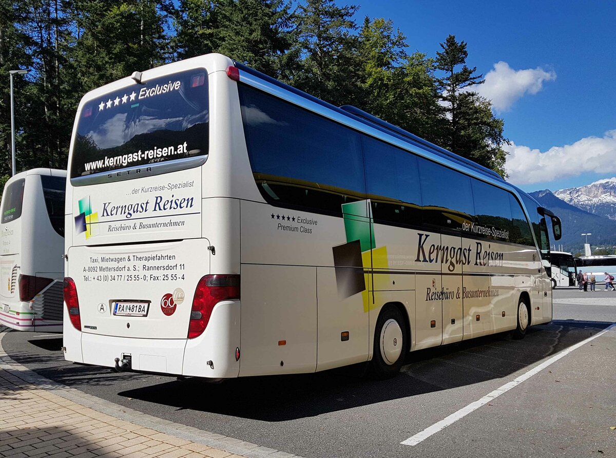 Setra des Busunternehmens KERNGAST-Reisen aus der Steiermark steht am Parkplatz K�nigssee