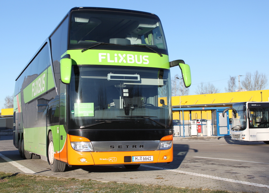 Setra S 400er Serie (Top Class)abgestellt in H�he Rostock Hauptbahnhof/S�d.06.01.2017