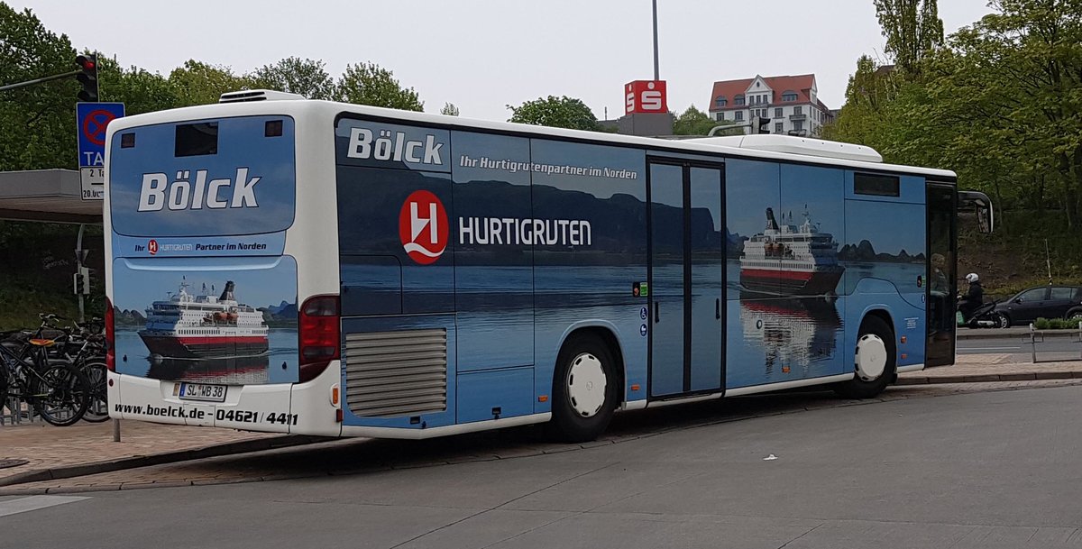 Setra S 415 NF vom Reisedienst B�LCK steht am Busbahnhof in Flensburg im Mai 2019