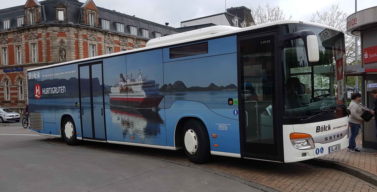 Setra S 415 NF vom Reisedienst B�LCK steht am Busbahnhof in Flensburg im Mai 2019