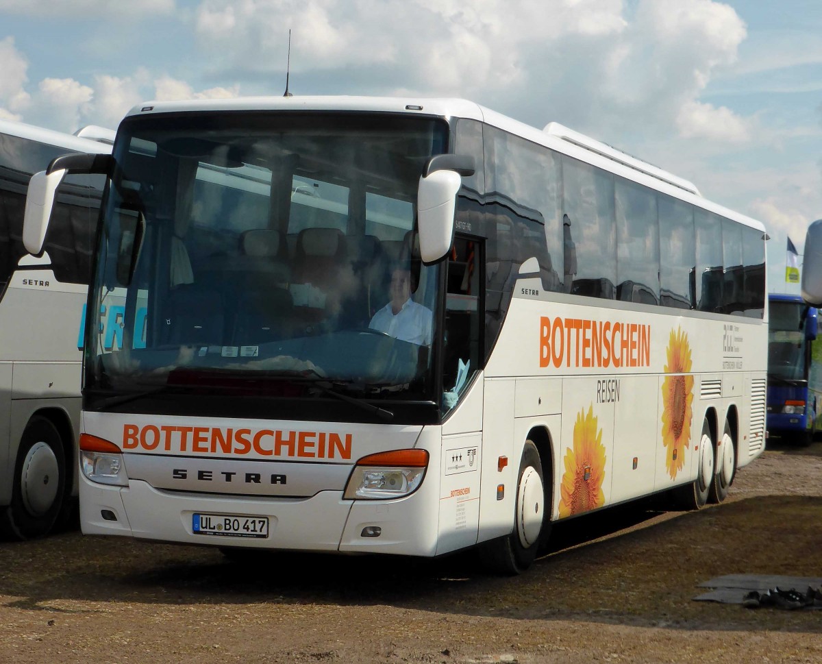 Setra S 417 GT-HD vom Busunternehmen BOTTENSCHEIN hat Fahrg�ste zum Fendt-Feldtag 2014 in Wadenbrunn gebracht