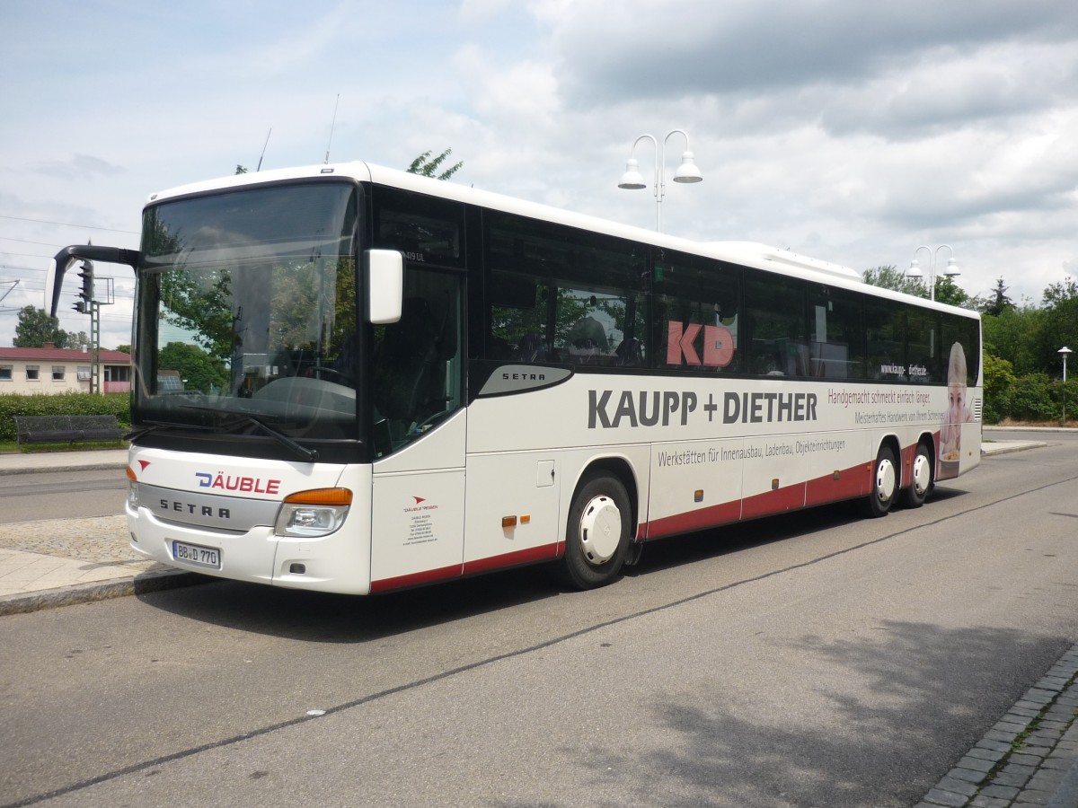 Setra S 419 UL der Fa. D�uble in Herrenberg am ZOB. Macht Pause.