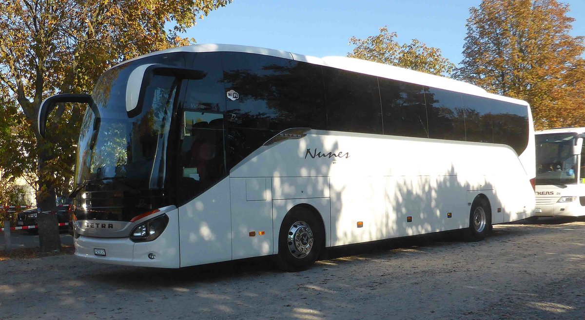 Setra S 515 HD vom Reisedienst NUNES aus Z�rich steht im Oktober 2018 auf dem Busplatz der Veterama in Mannheim