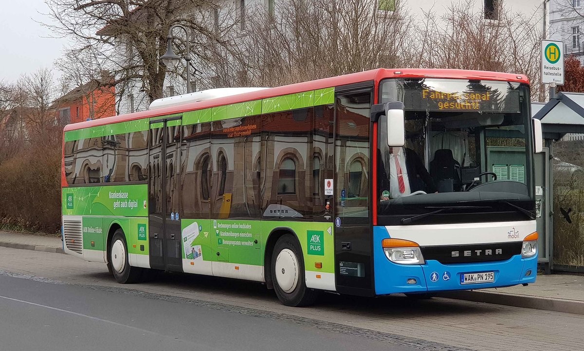 Setra von Wartburgmobil steht im M�rz 2021 am Bahnhof in H�nfeld