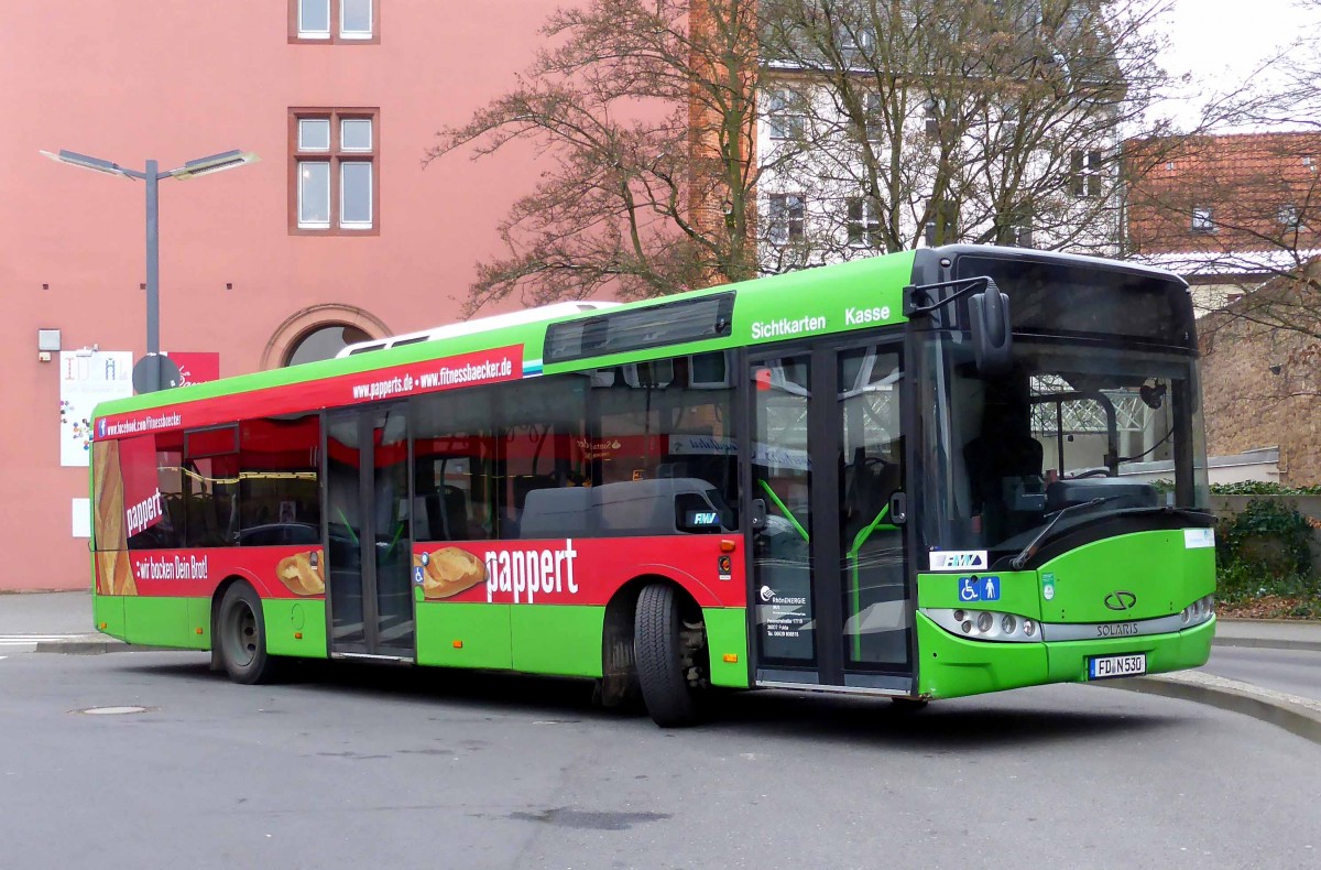 Solaris - Stadtbus von Rhoen-Energie, fr�her �WAG Fulda, steht am Fuldaer Busbahnhof; Januar 2015