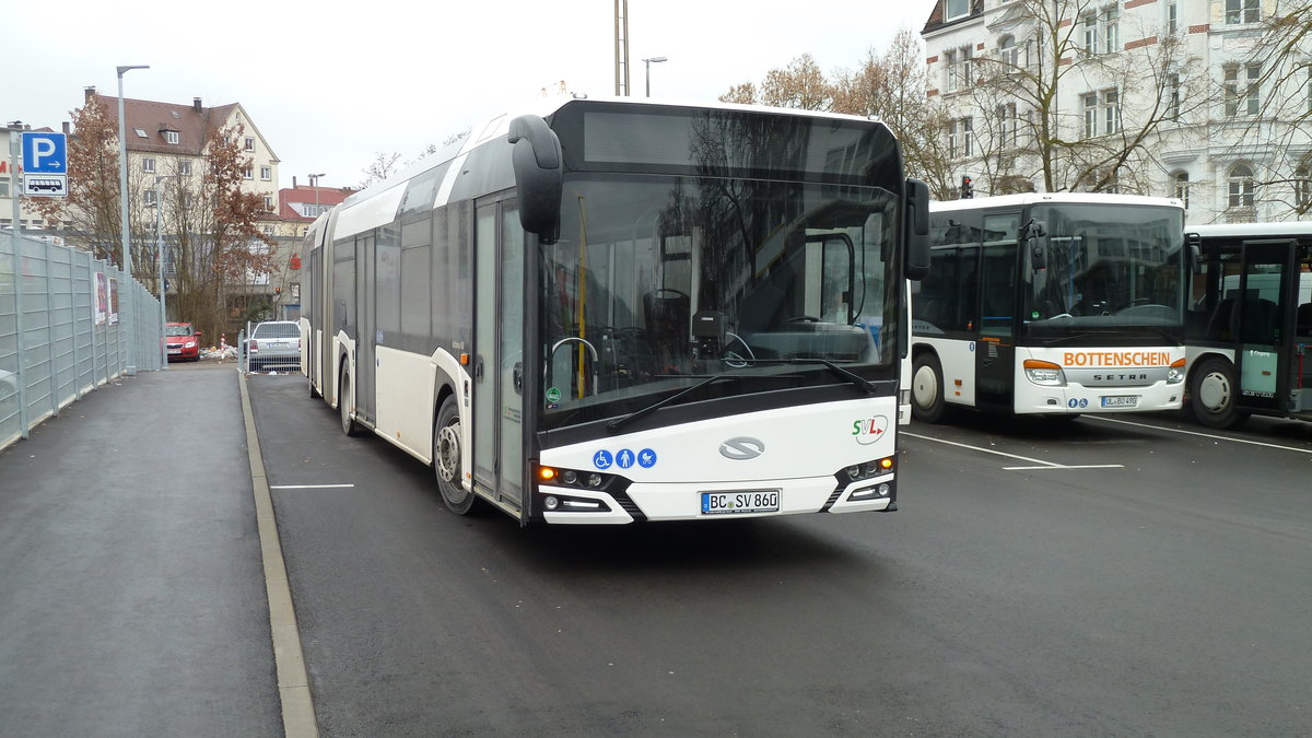Solaris Urbino 18 IV der SVL stehend am Pausenplatz (ZOB West).