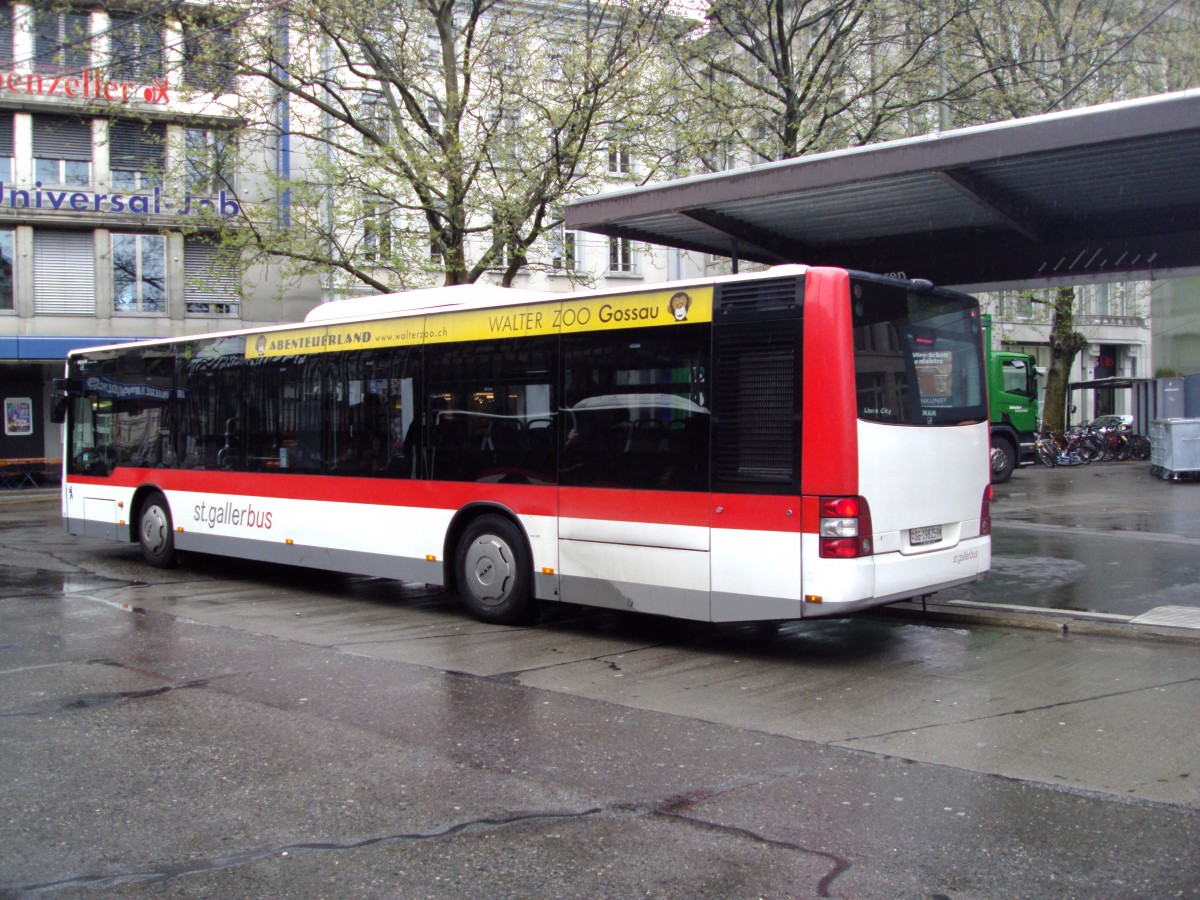 ST.GALLERBUS-MAN Lions City bei den Haltestellen am Bahnhof St.Gallen am 28.4.14.