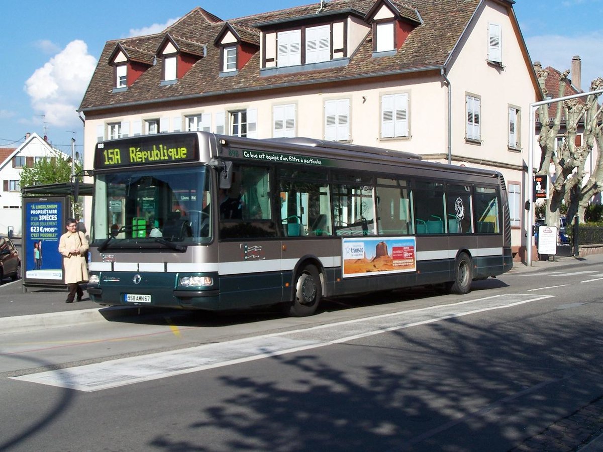 Strassburg - 13. April 2012 :Renault Agora Nr 898 bei der Haltestelle Robertsau.