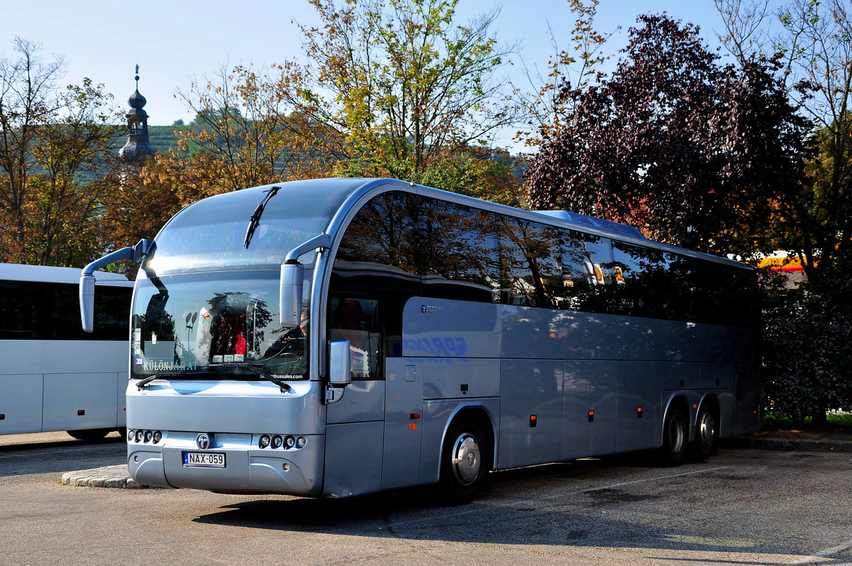 Temsa Diamond von K�l�njarat aus Ungarn in Krems.