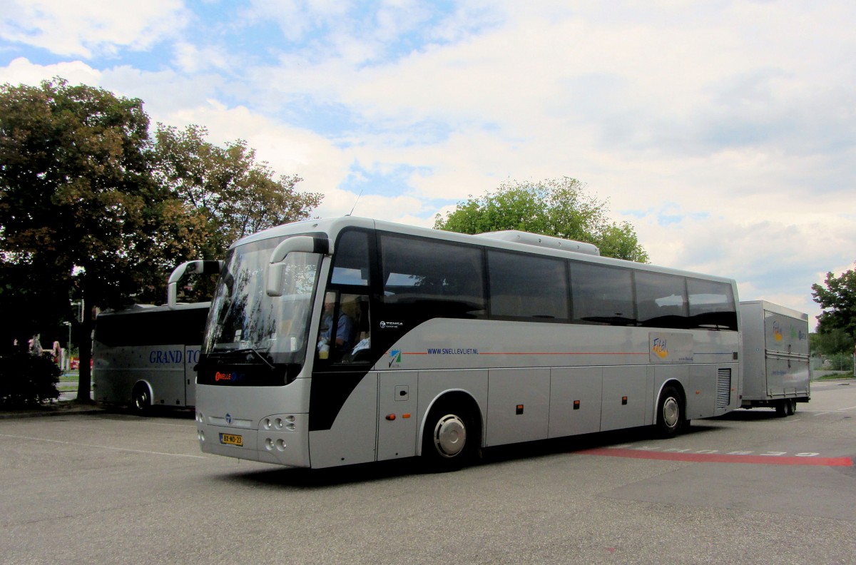 TEMSA SAFARI HD mit Radh�nger aus den NL im August 2013 in Krems.