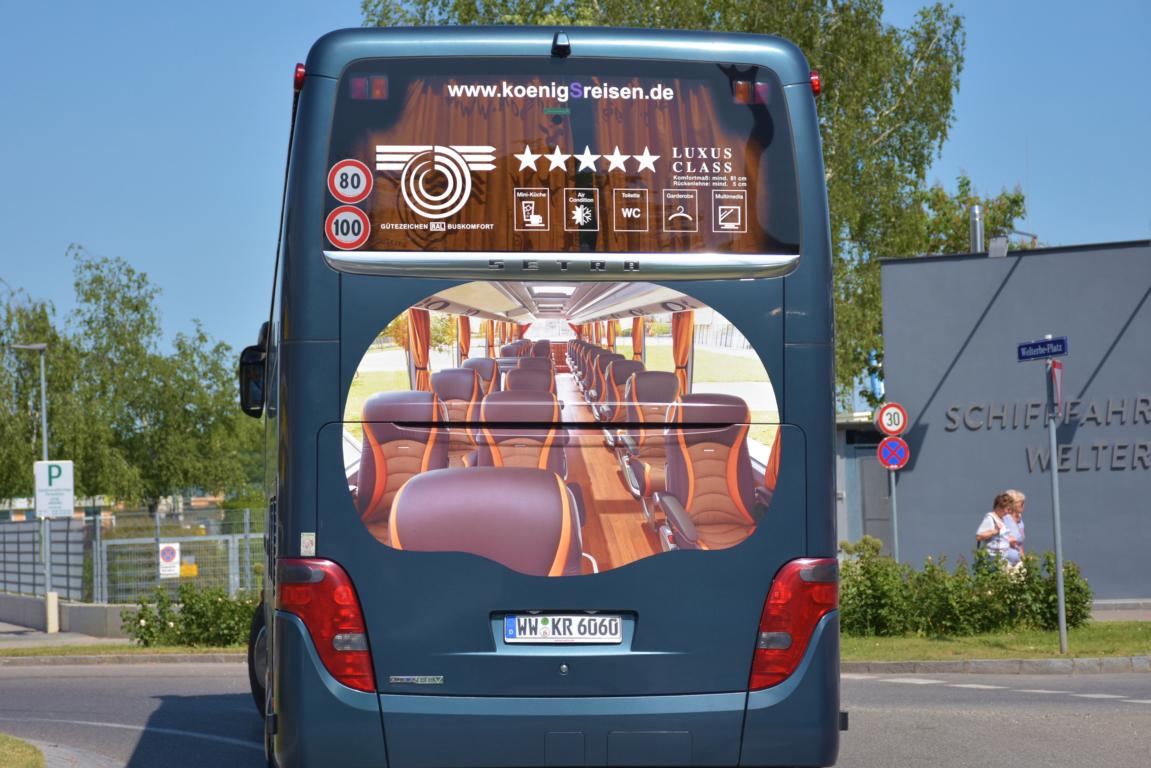 Tolles Aussendekor hinten am Setra 416 HDH von K�NIG Reisen aus der BRD.