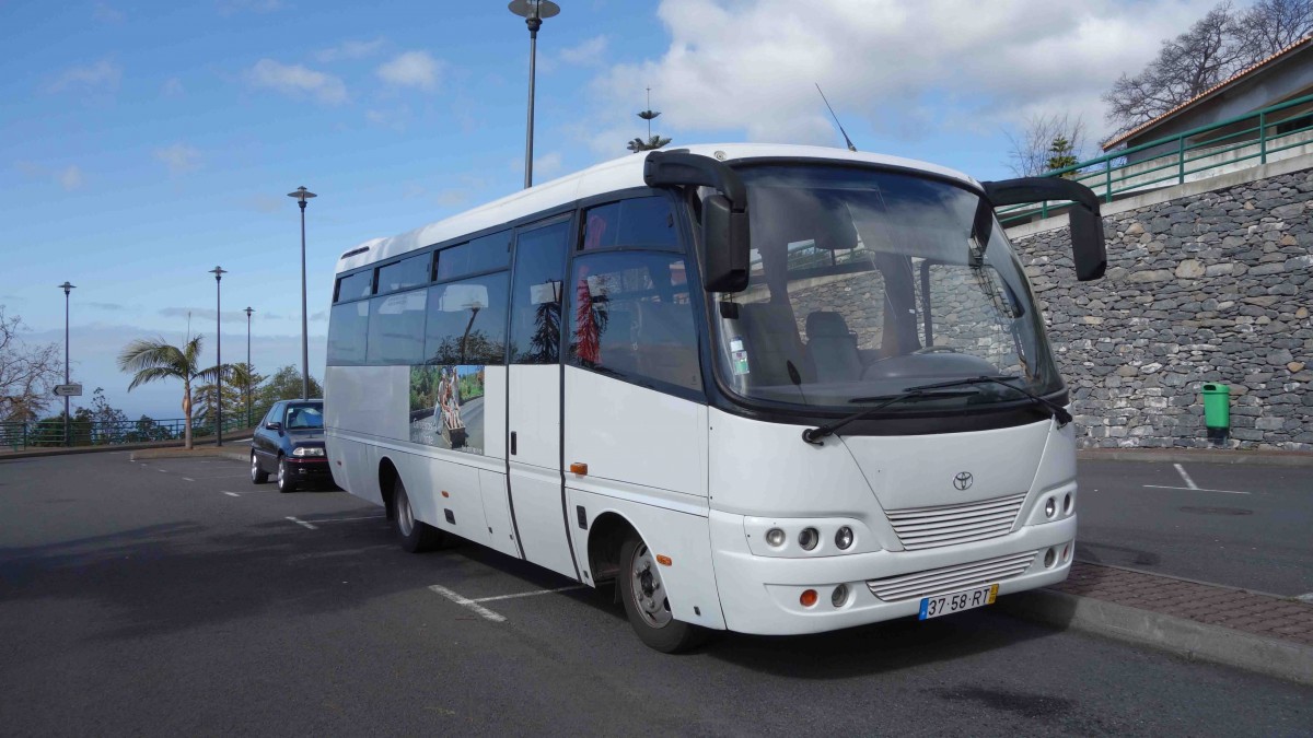 Toyota als Transporter f�r die Korbschlittenfahrer von Funchal, M�rz 2015