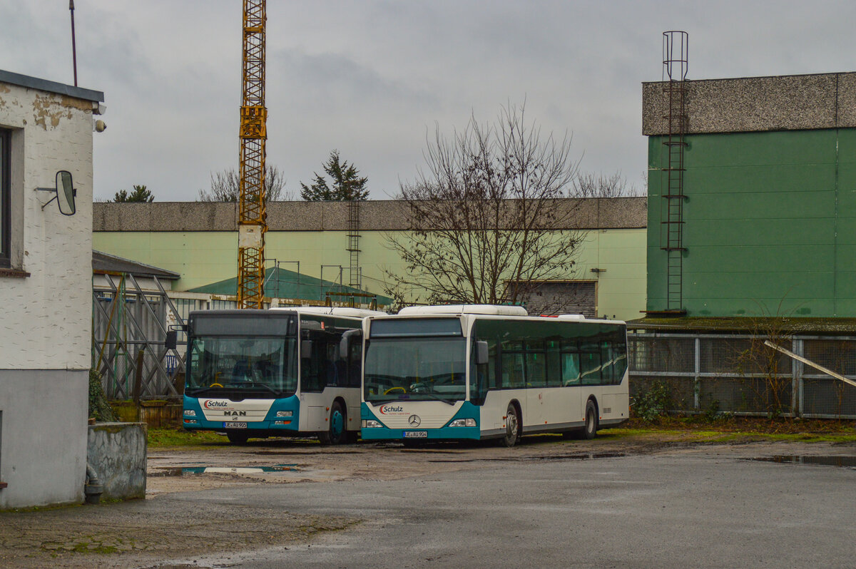 UE-AU 905 (v.l.) und UE-AU 904 am 21.01.2023 abgestellt in Uelzen. 