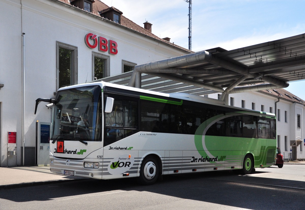 �berlandbus Irisbus Crossway von Dr. Richard aus Wien im Juni 2015 im Busterminal von Krems gesehen.