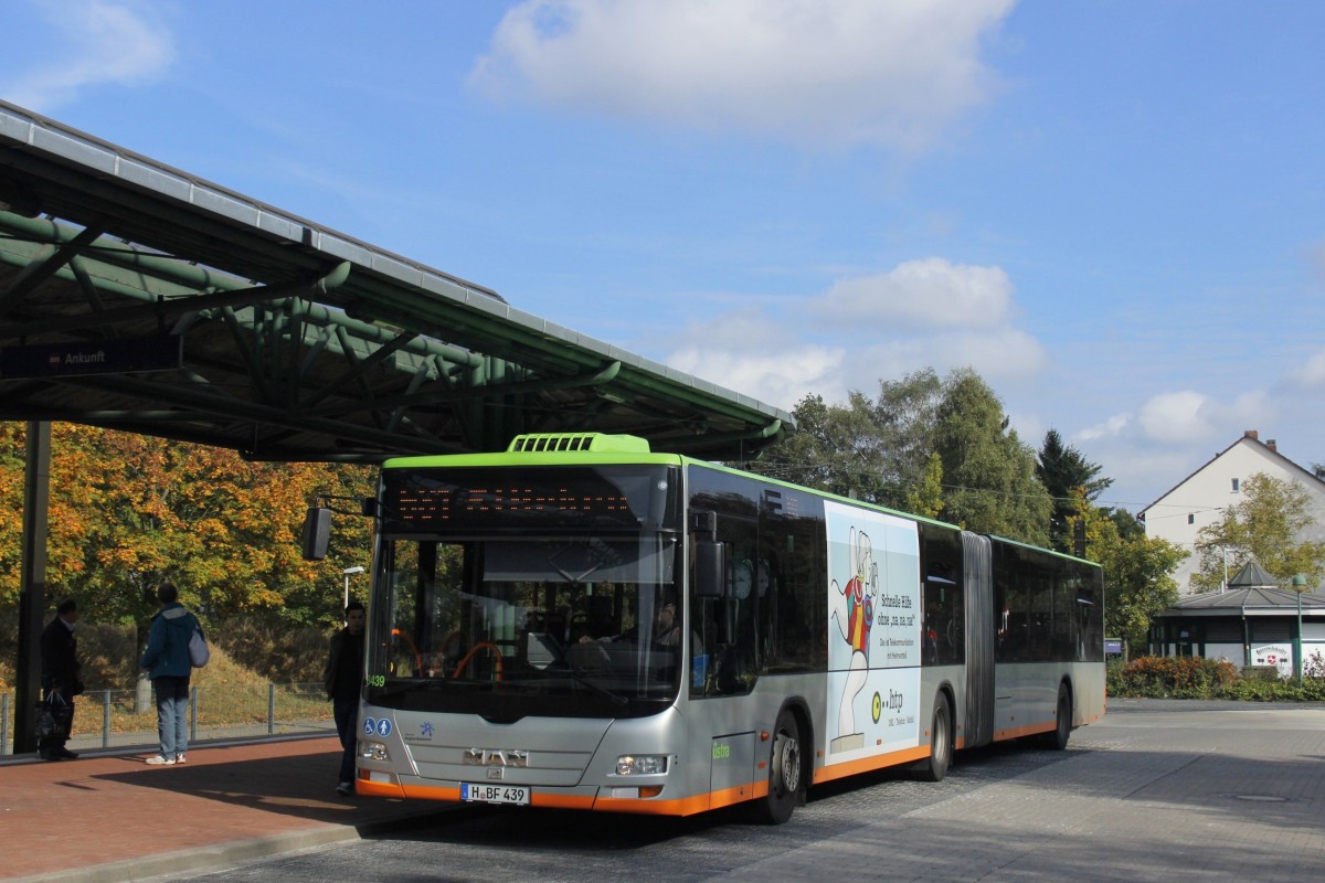 Üstra 8439.
Das Fahrzeug wurde am 11.10.2014 an der Haltestelle Hannover Stöcken aufgenommen.