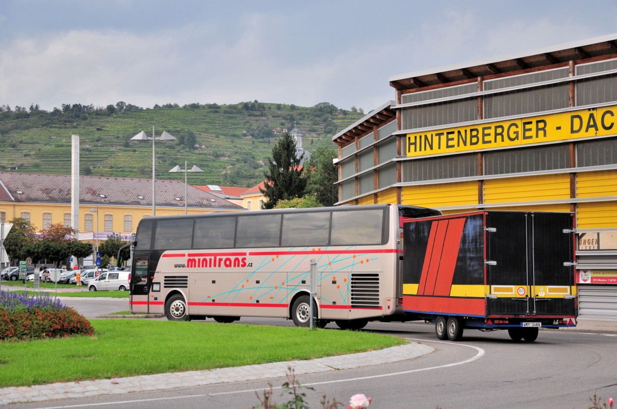 VAN HOOL EOS mit Radanh�nger von Minitrans.cz am 20.9.2014.in Krems gesehen.