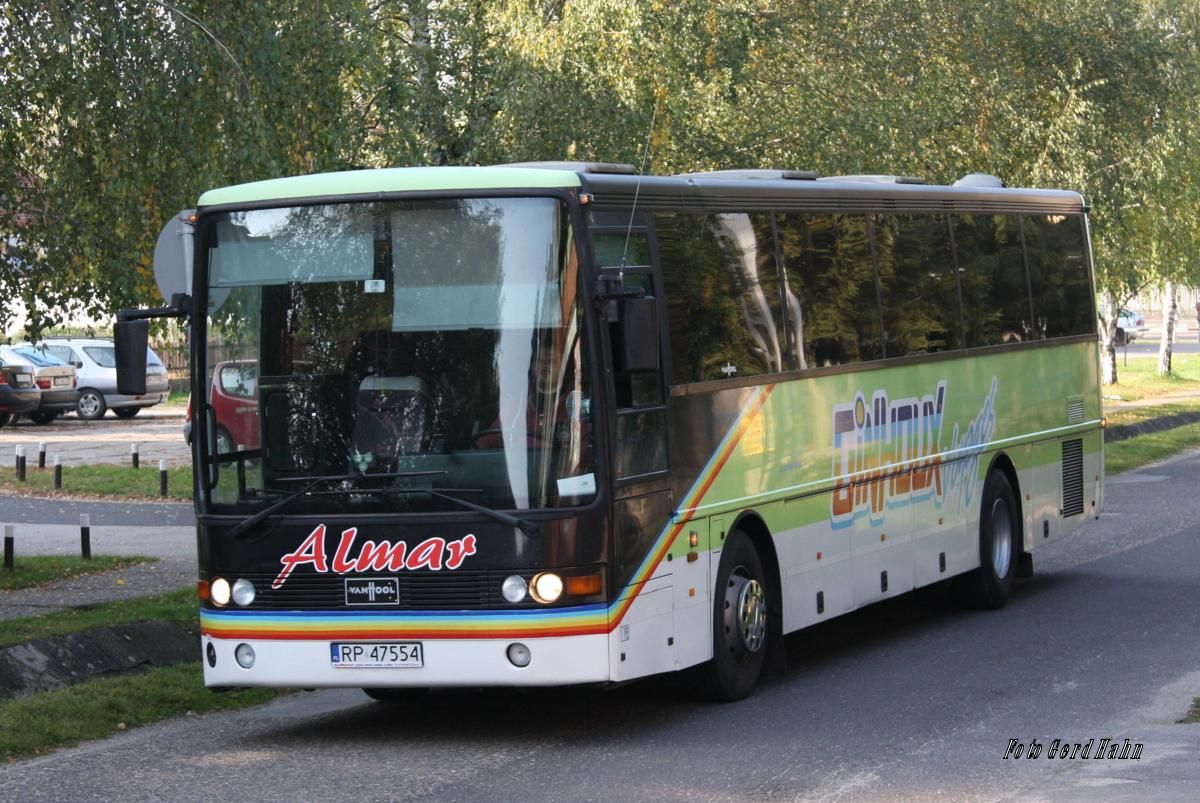 Van Hool Reisebus in Mez�k�vesd Zsory in Ungarn am 11.10.2014.