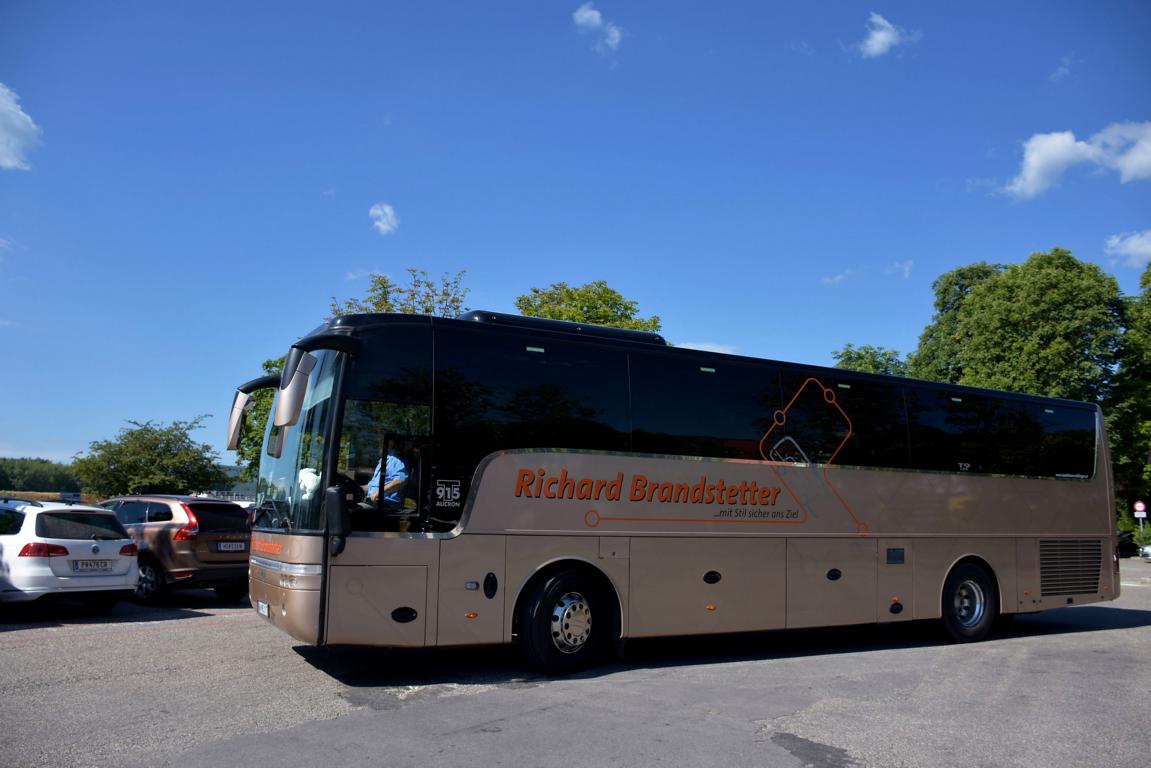 Van Hool T915 Alicron von Richard Brandstetter Reisen aus �sterreich 06/2017 in Krems.