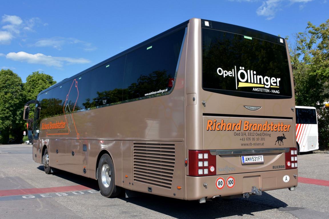 Van Hool T915 Alicron von Richard Brandstetter Reisen aus �sterreich 06/2017 in Krems.