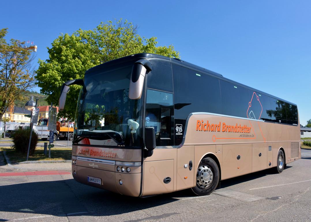 Van Hool T915 Alicron von Richard Brandstetter Reisen aus �sterreich 06/2017 in Krems.