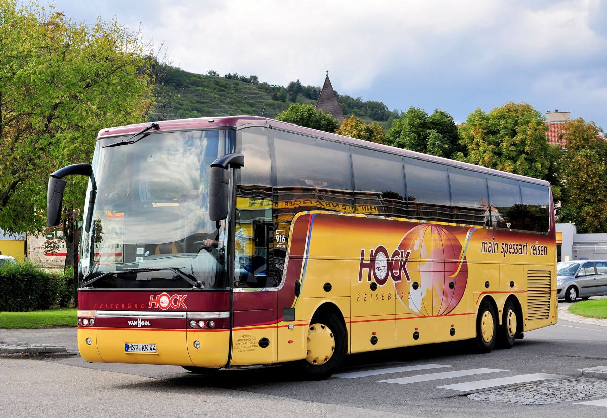 VAN HOOL T916 Astron vom Reiseb�ro HOCK aus Deutschland am 21.August 2014 in Krems gesehen.
