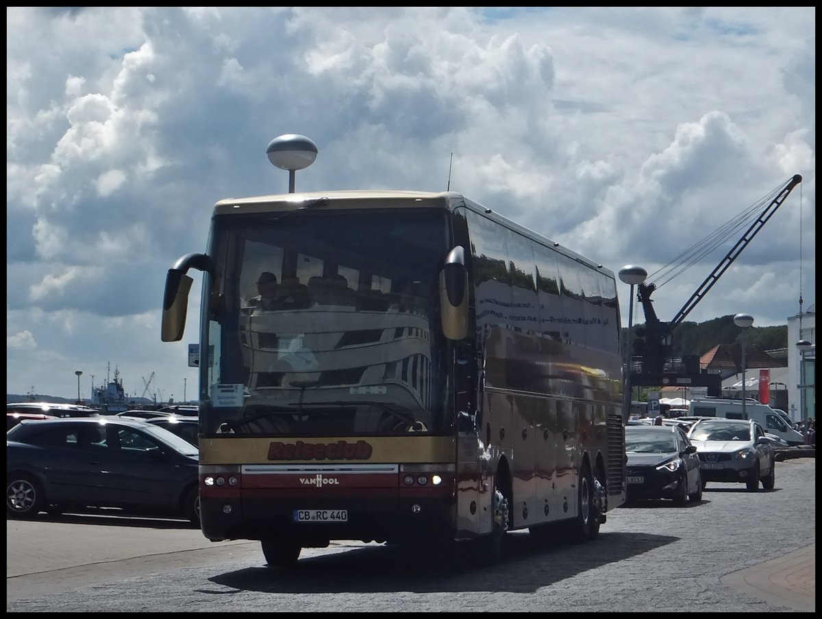 Van Hool T916 vom Reiseclub Cottbus aus Deutschland im Stadthafen Sassnitz. 