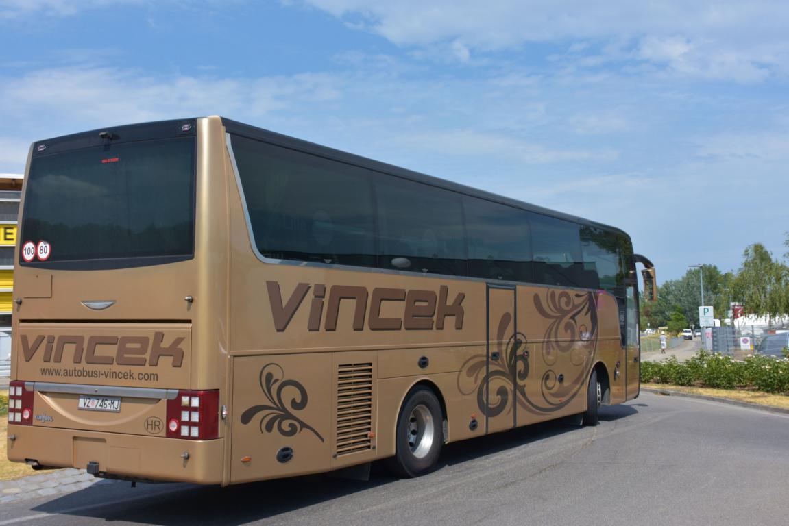 Van Hool T917 Acron von VINCENZ Reisen.hr 06/2017 in Krems.