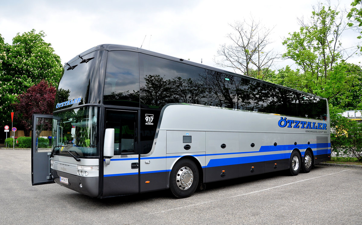 Van Hool T917 Altano von den �tztalern Verkehrsbetrieben in Krems gesehen.