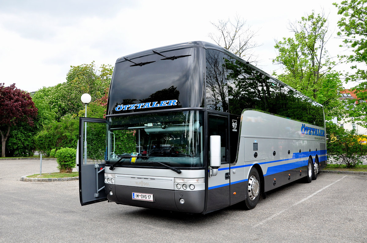 Van Hool T917 Altano von den �tztalern Verkehrsbetrieben in Krems gesehen.